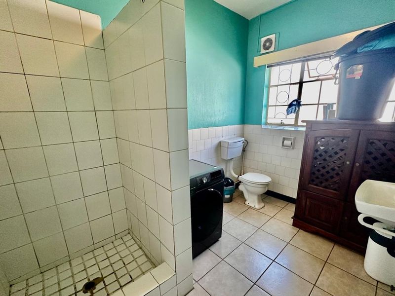 Charming 2-Bedroom Gem with Prime Location. - Photo 6