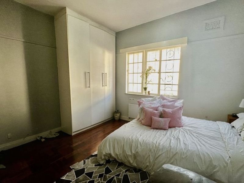 Charming 2-Bedroom Gem with Prime Location. - Photo 5