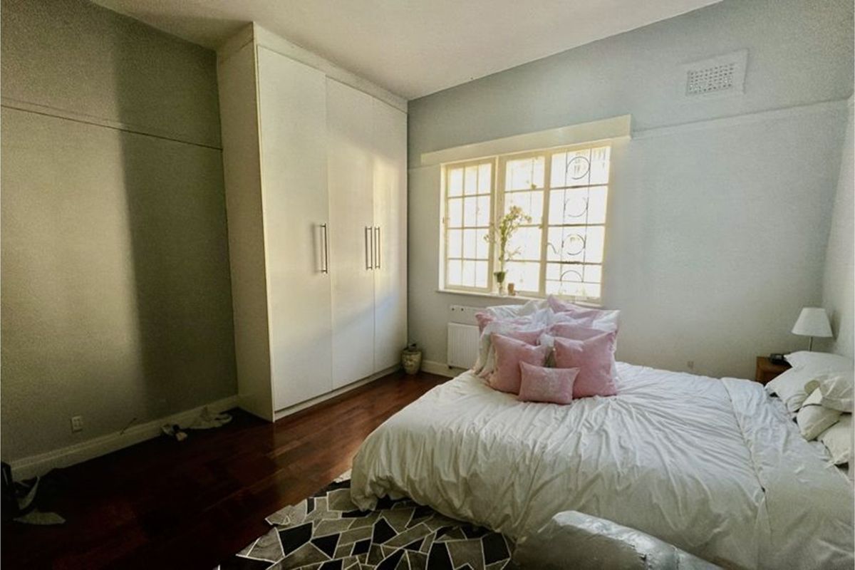 Charming 2-Bedroom Gem with Prime Location. - Photo 5