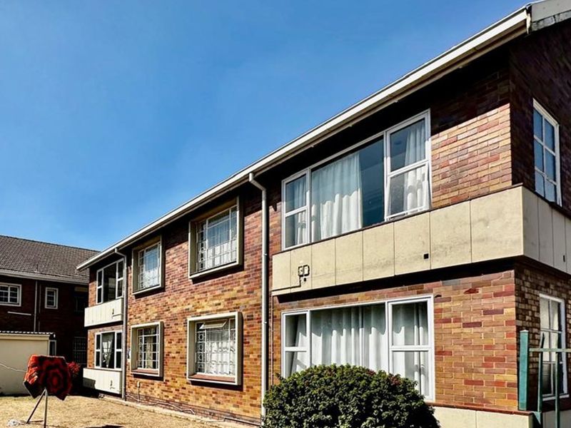 Charming 2-Bedroom Gem with Prime Location. - Photo 3