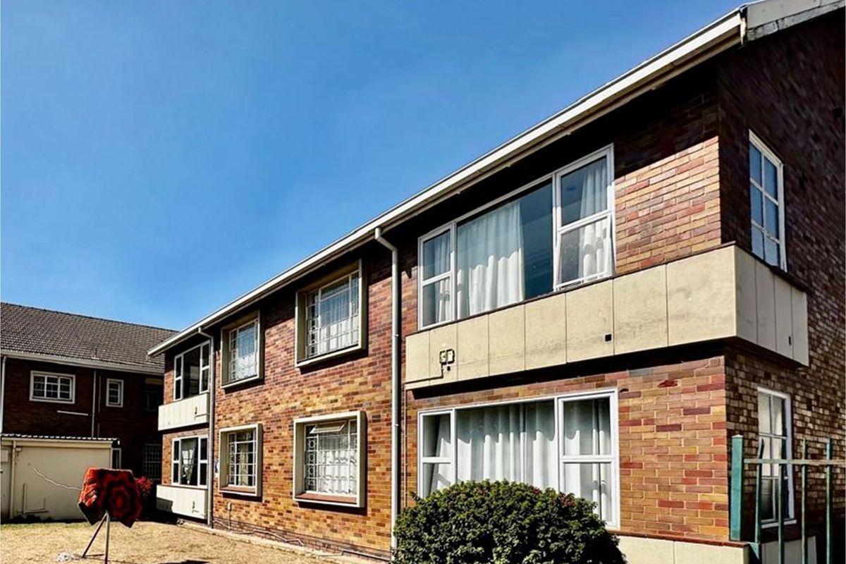 Charming 2-Bedroom Gem with Prime Location. - Photo 3