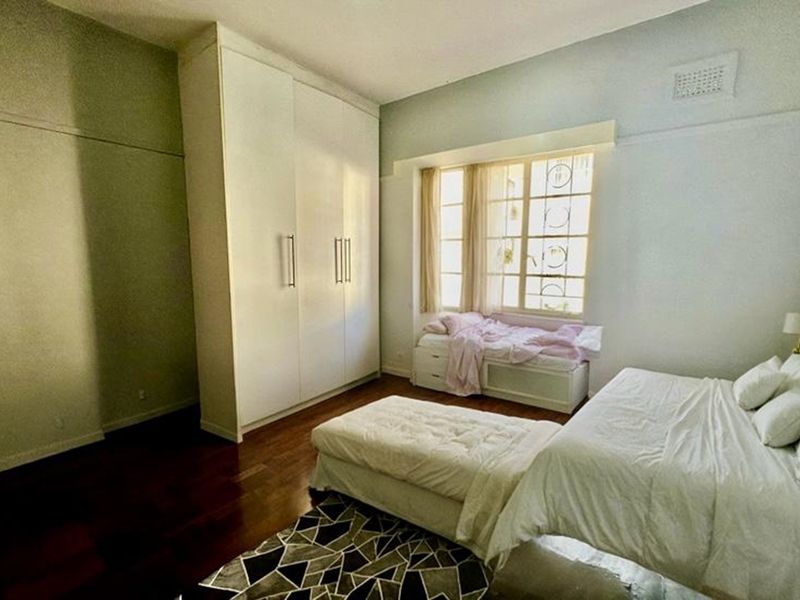 Charming 2-Bedroom Gem with Prime Location. - Photo 4