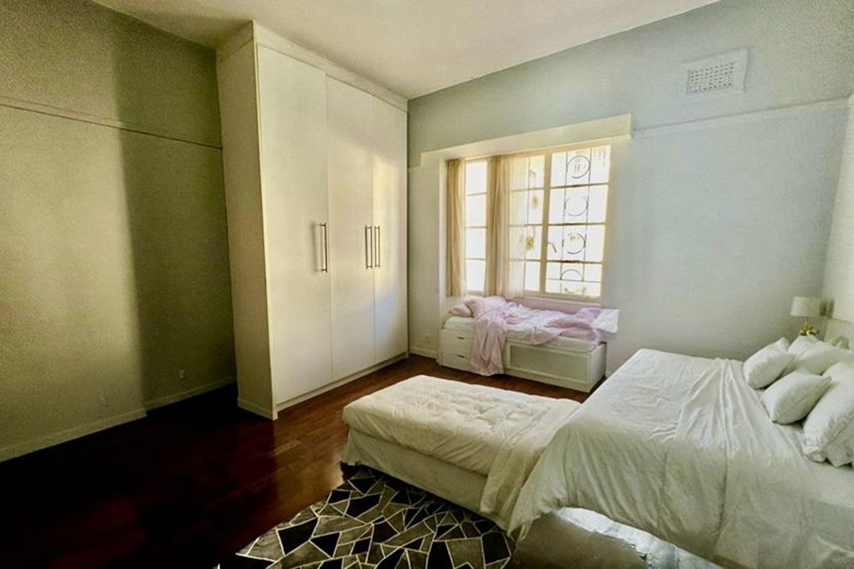 Charming 2-Bedroom Gem with Prime Location. - Photo 4