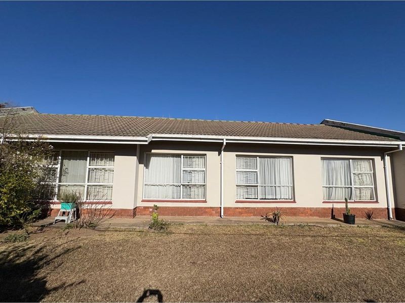 Versatile Property in Prime Hutten Heights Location - Ideal for Office Conversion - Photo 1