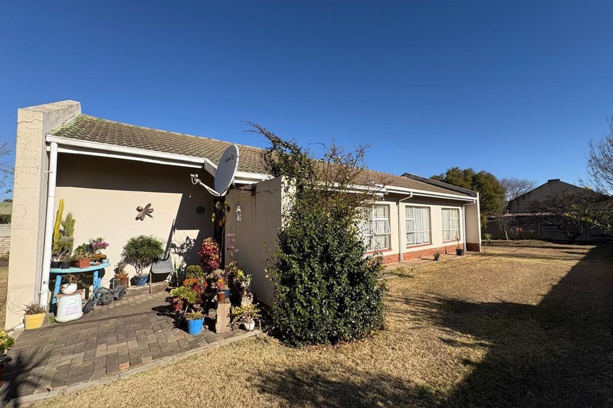 Versatile Property in Prime Hutten Heights Location - Ideal for Office Conversion - Photo 2