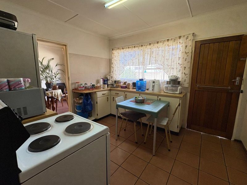 Versatile Property in Prime Hutten Heights Location - Ideal for Office Conversion - Photo 10