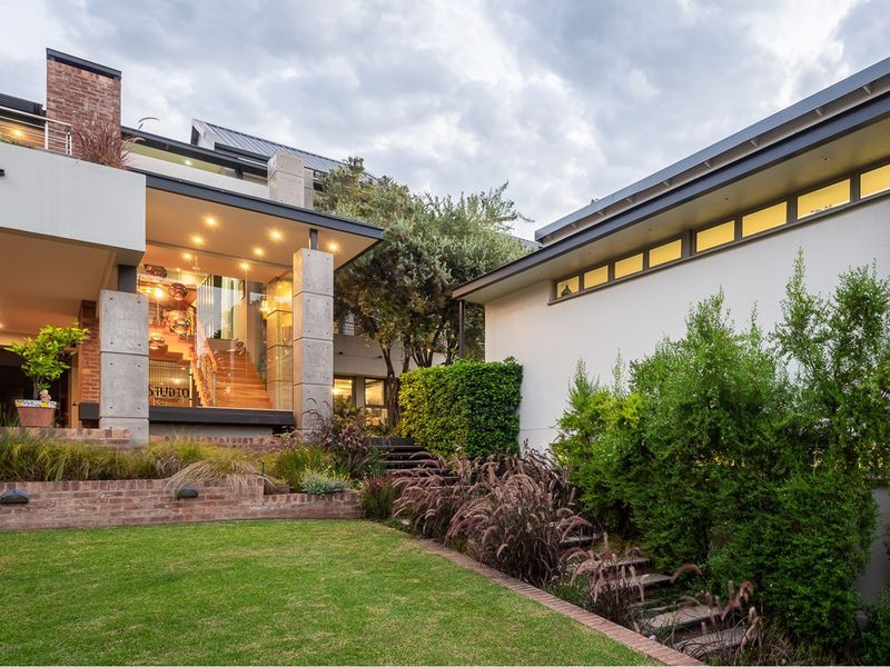 Architectural Grandeur: A Rare Waterkloof Legacy - Photo 4