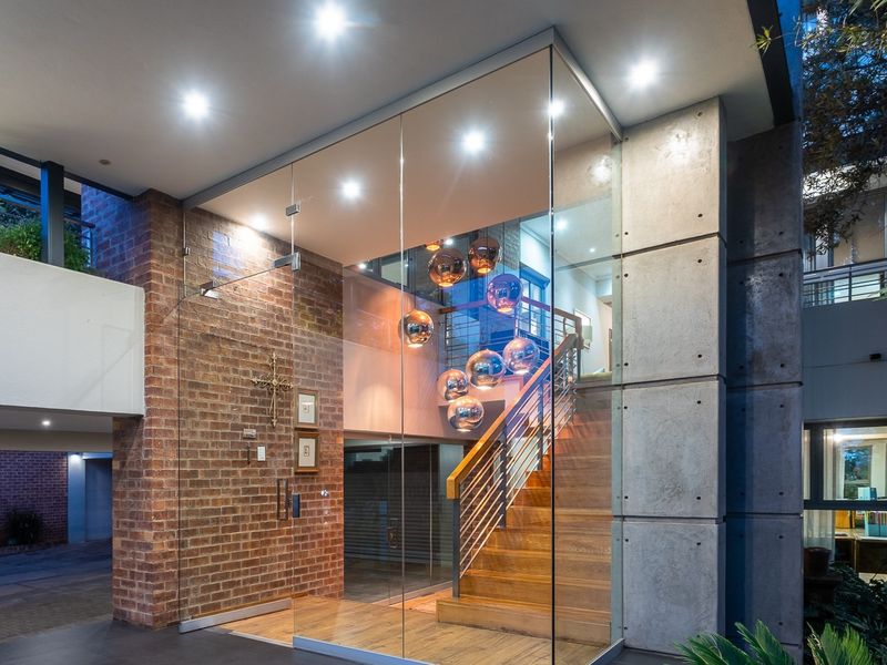 Architectural Grandeur: A Rare Waterkloof Legacy - Photo 6