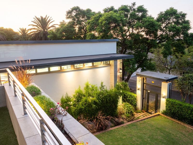 Architectural Grandeur: A Rare Waterkloof Legacy - Photo 10