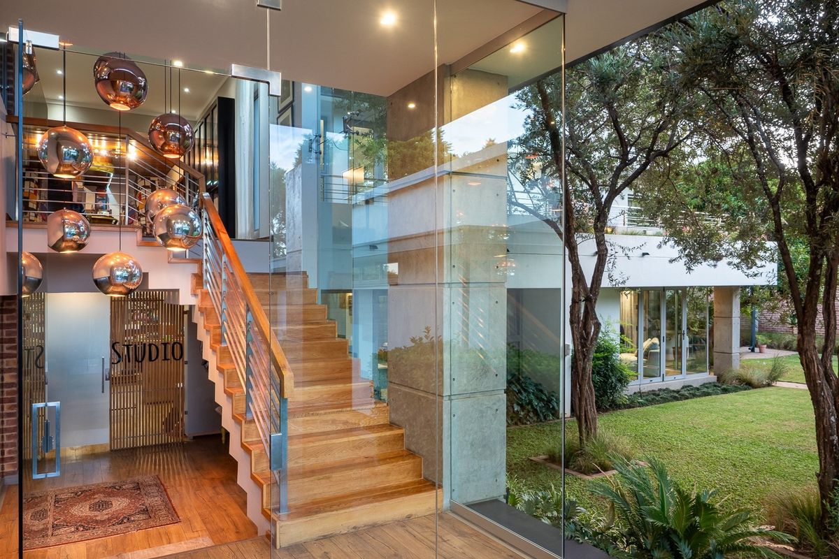 Architectural Grandeur: A Rare Waterkloof Legacy - Photo 5