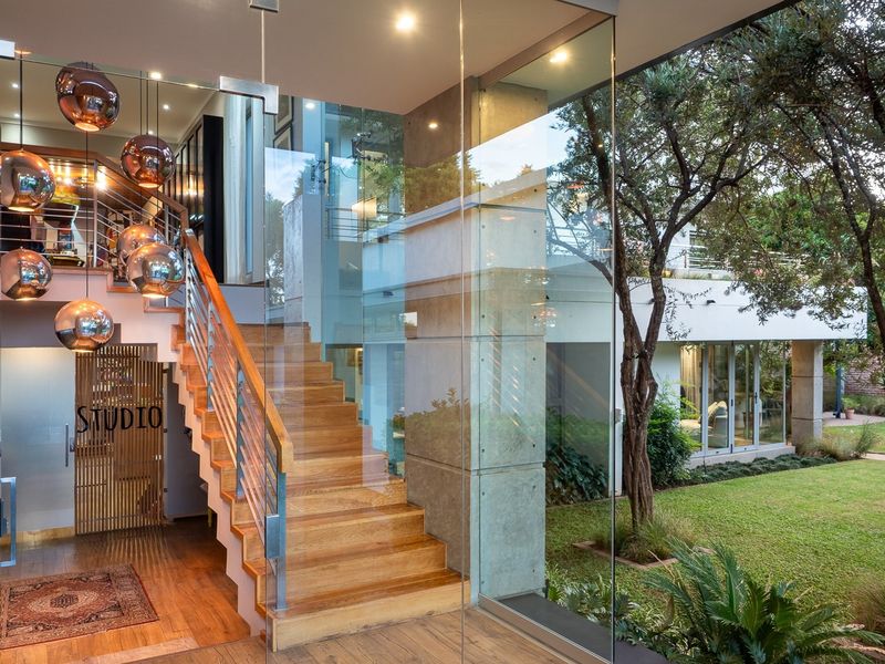 Architectural Grandeur: A Rare Waterkloof Legacy - Photo 5