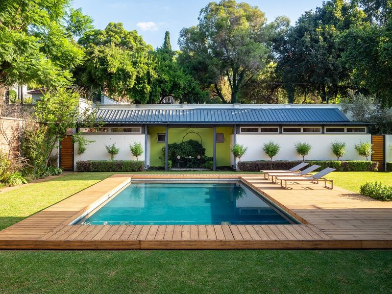 Architectural Grandeur: A Rare Waterkloof Legacy - Photo 9