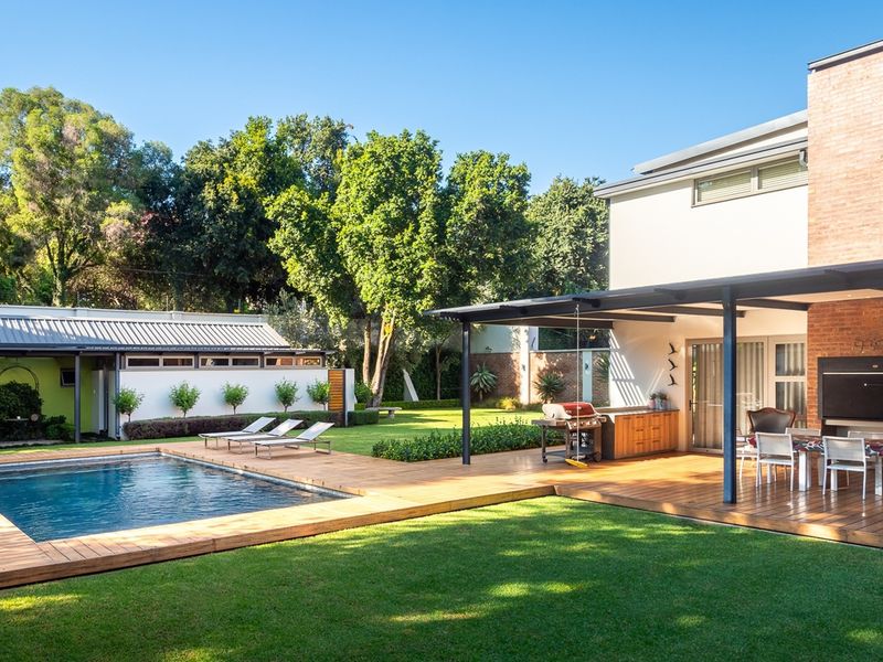 Architectural Grandeur: A Rare Waterkloof Legacy - Photo 8