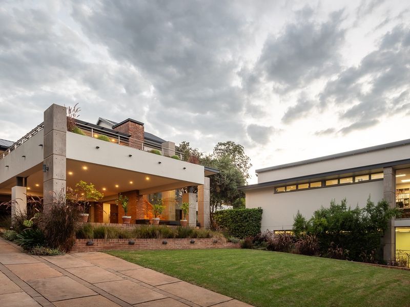 Architectural Grandeur: A Rare Waterkloof Legacy - Photo 2