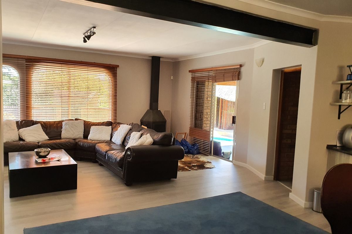 Elegant Family Retreat with Modern Comfort and Scenic Tranquility - Photo 3