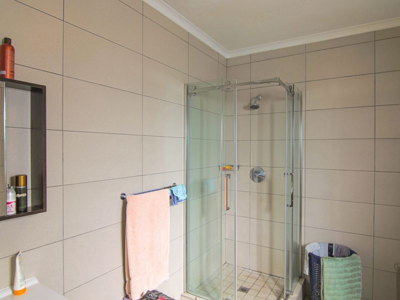 Modern Contemporary Cluster in Secure Estate - Photo 10