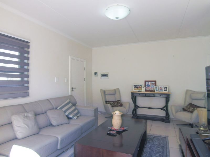 Modern Contemporary Cluster in Secure Estate - Photo 8