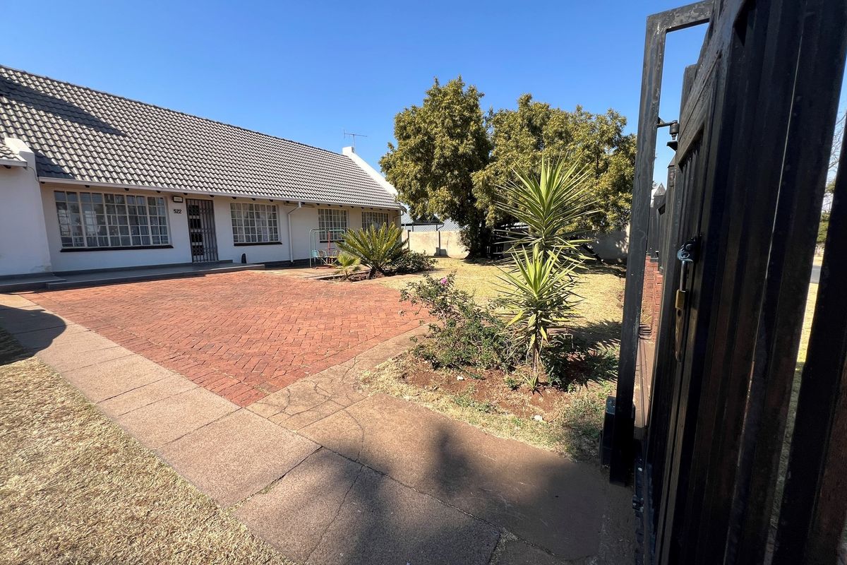 Spacious Family Home with Established Business and Development Potential - Photo 4