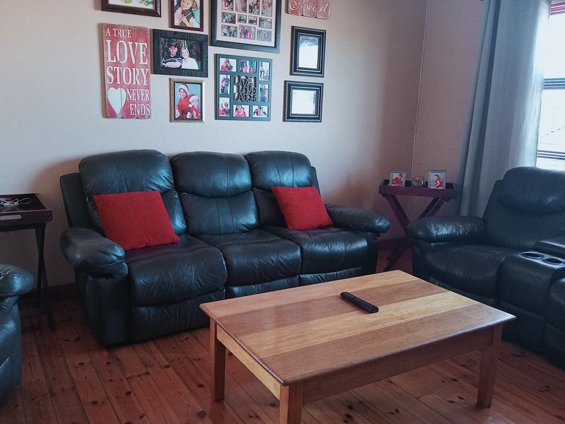 EXCEPTIONAL 3 BEDROOM HOME WITH FLATLET IN MOSEL - Photo 2