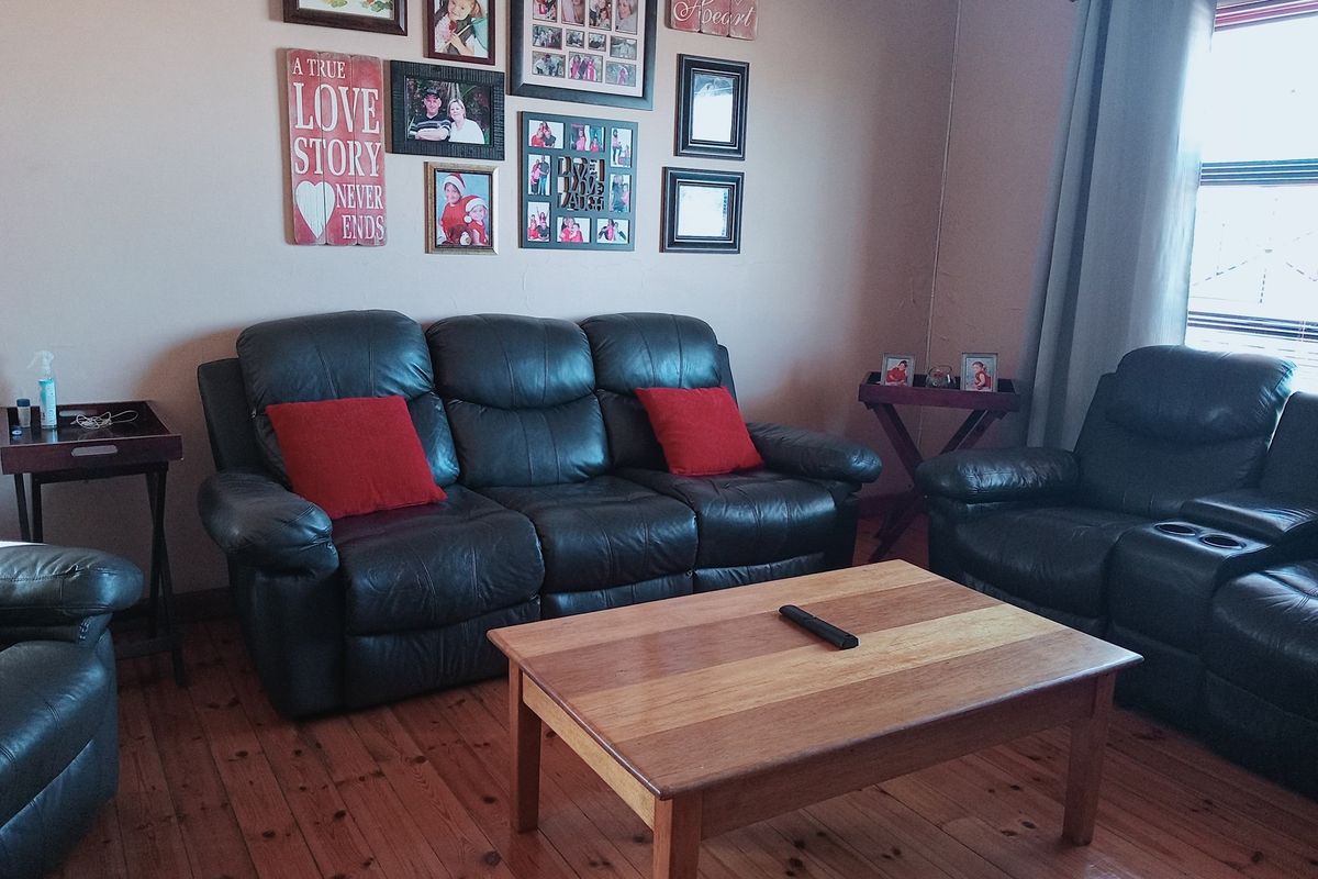 EXCEPTIONAL 3 BEDROOM HOME WITH FLATLET IN MOSEL - Photo 2