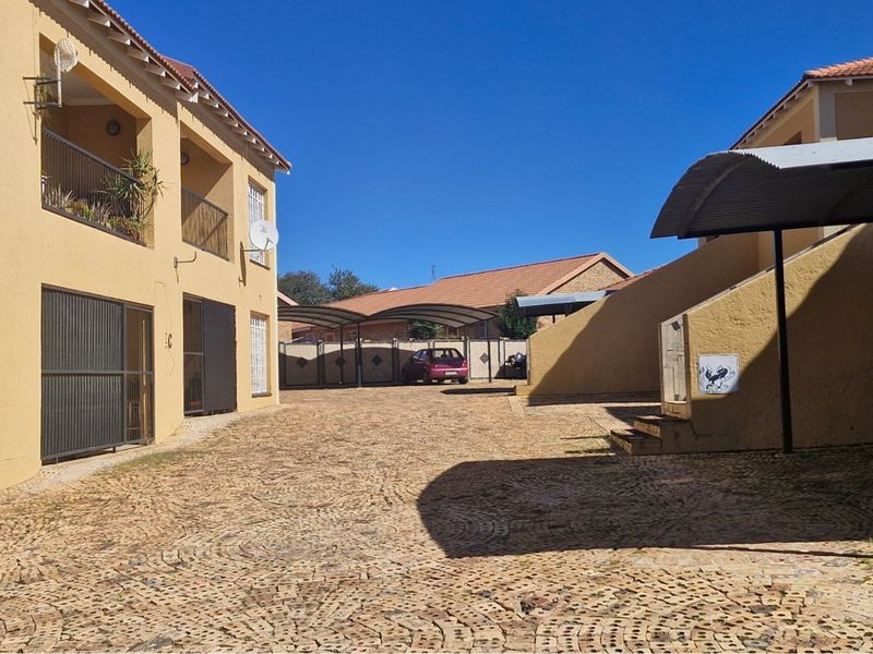 "Prime Doringkruin Apartment Block Investment" - Photo 3