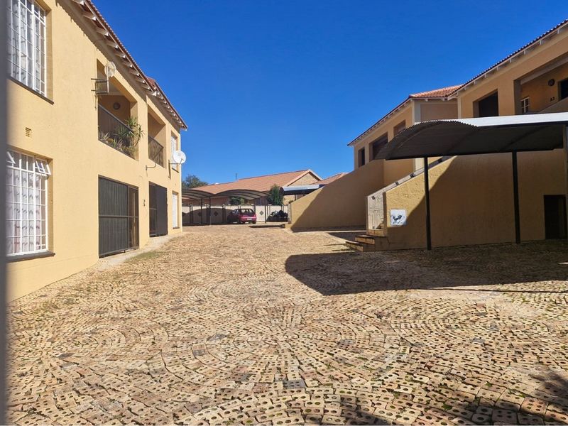 "Prime Doringkruin Apartment Block Investment" - Photo 2