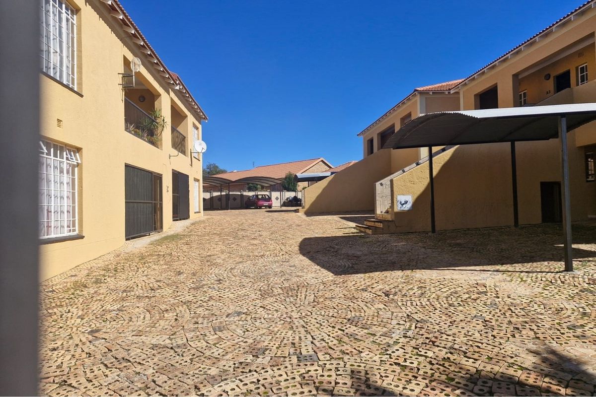 "Prime Doringkruin Apartment Block Investment" - Photo 2