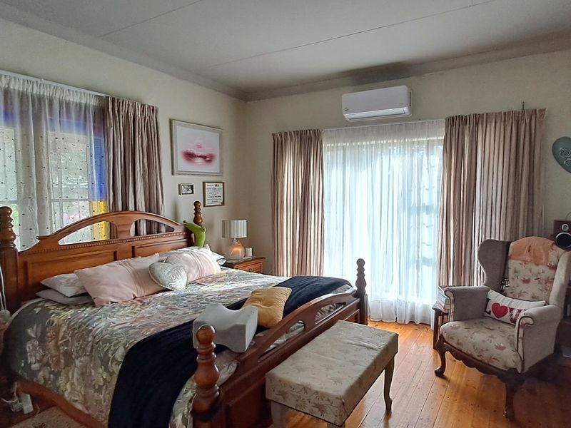 Charming, Restored Family Home with Self-Contained Guest Cottage - Photo 9