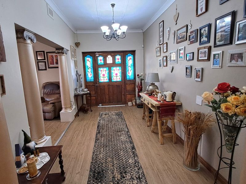 Charming, Restored Family Home with Self-Contained Guest Cottage - Photo 6