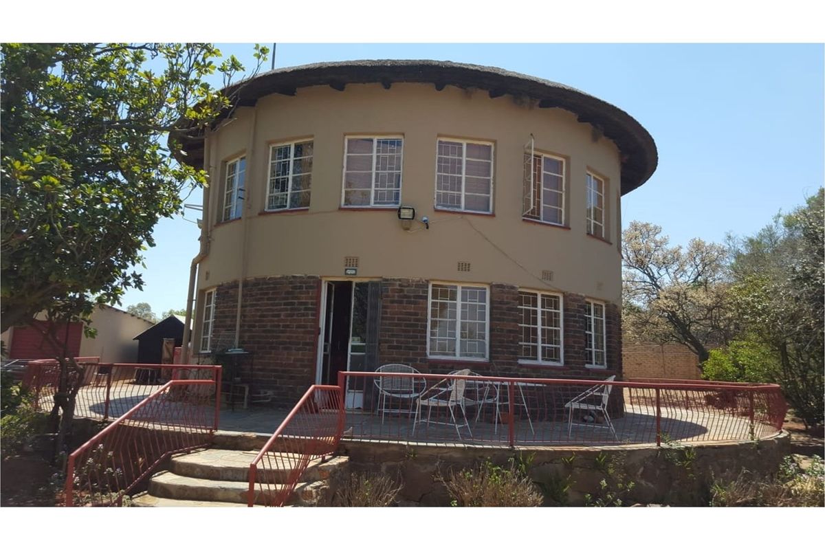 5 Bedroom House Plus Rondavel on lovely 23 Ha Farm - Photo 3