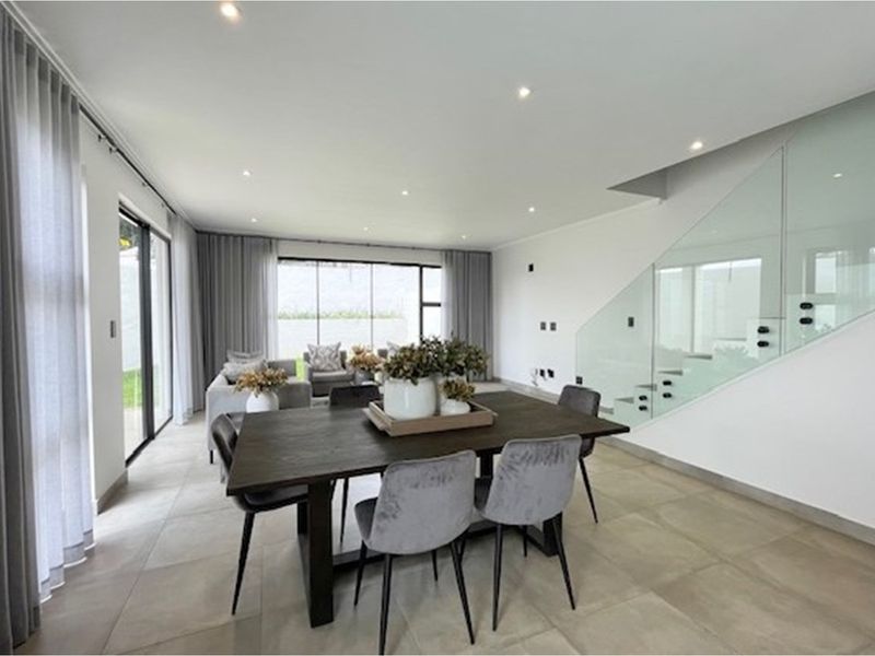 Modern, brand new 3 bed all en-suite duplex - Photo 3