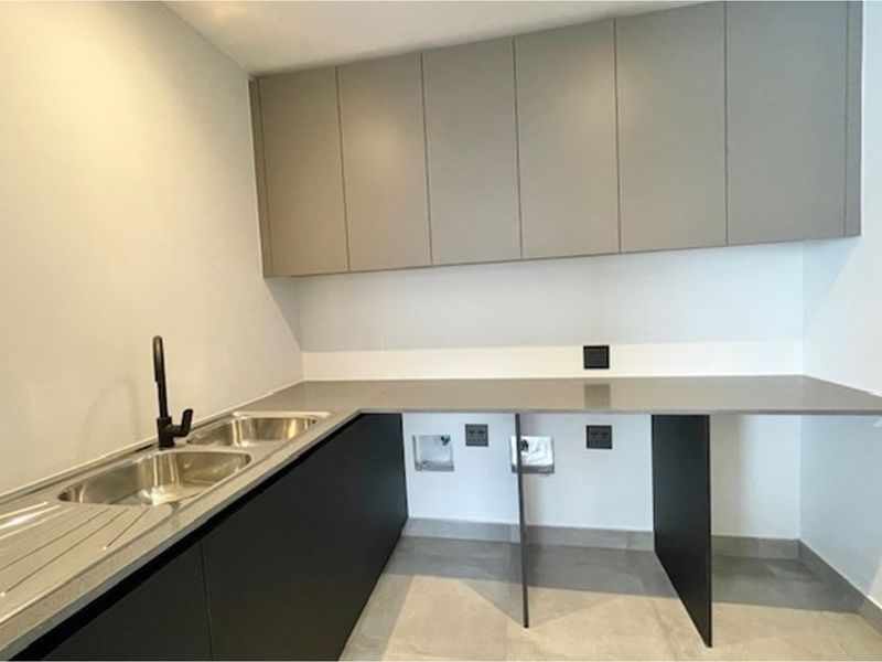 Modern, brand new 3 bed all en-suite duplex - Photo 10