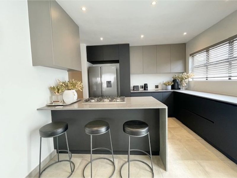 Modern, brand new 3 bed all en-suite duplex - Photo 8