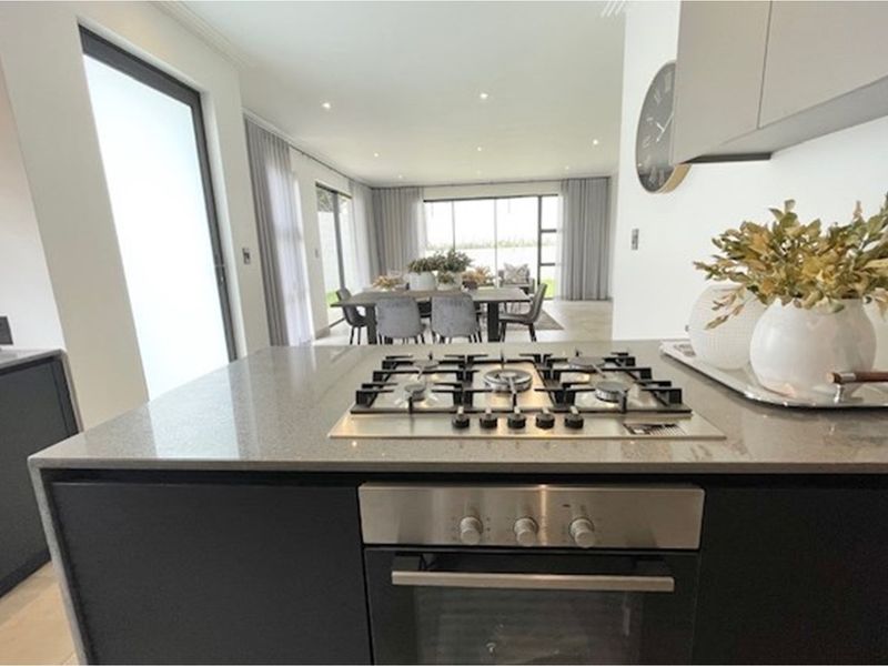 Modern, brand new 3 bed all en-suite duplex - Photo 2