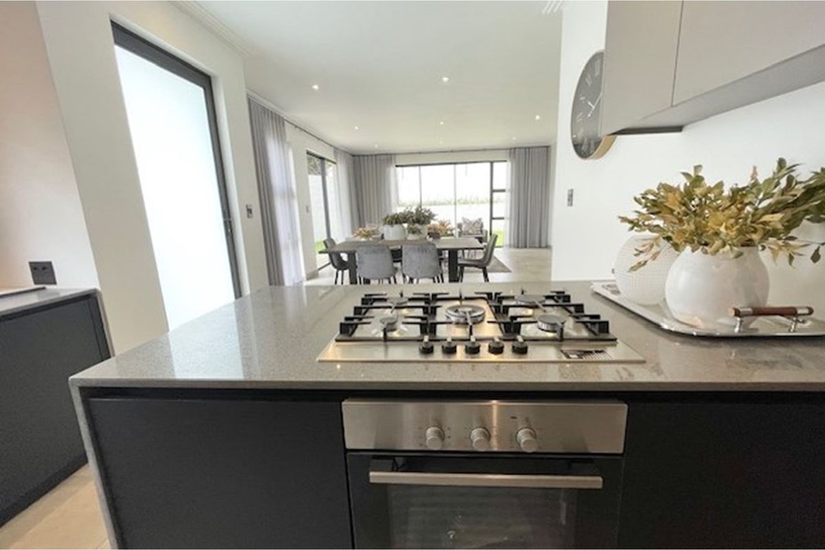 Modern, brand new 3 bed all en-suite duplex - Photo 2