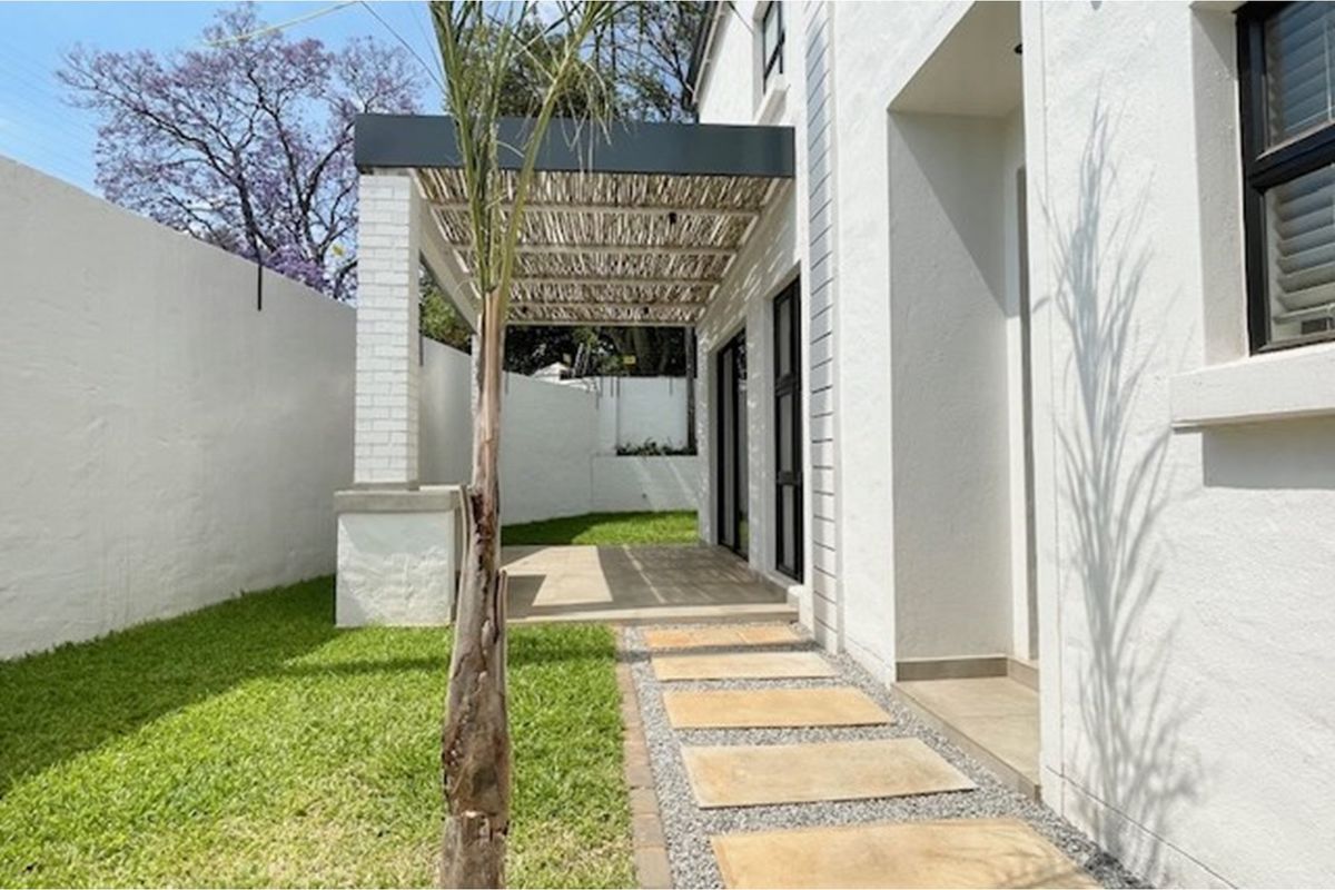 Modern, brand new 3 bed all en-suite duplex - Photo 4