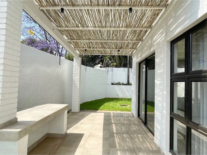 Modern, brand new 3 bed all en-suite duplex - Photo 5