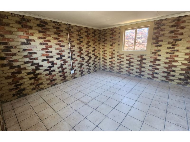 For Sale: Prime Investment Opportunity - 26 Rental Rooms - Photo 2