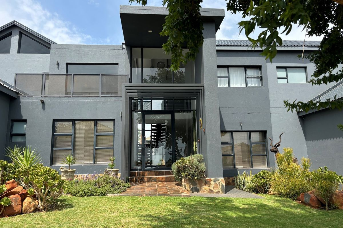 Stunning luxury 6 bedroom house for a discerning buyer! - Photo 2