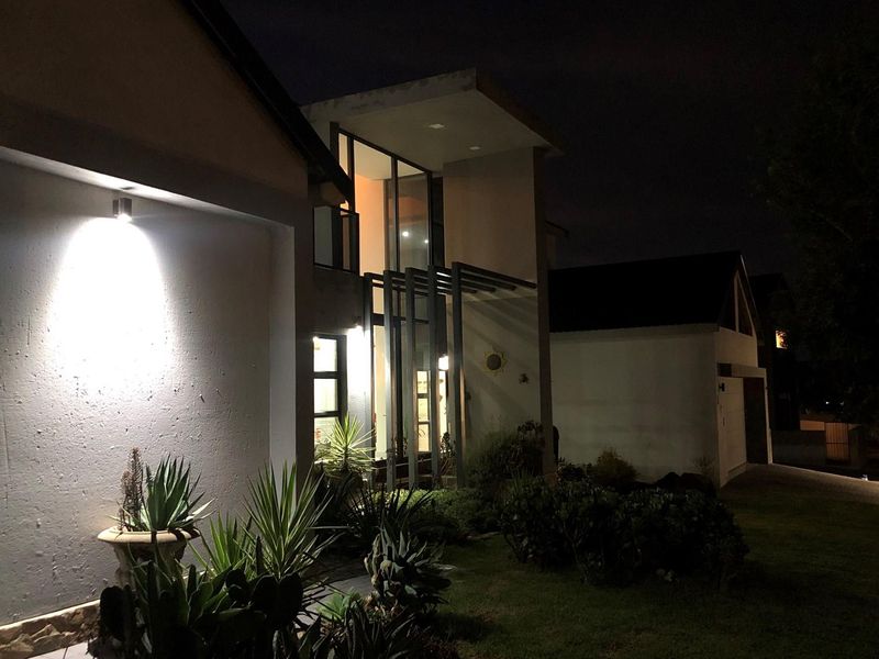 Stunning luxury 6 bedroom house for a discerning buyer! - Photo 9