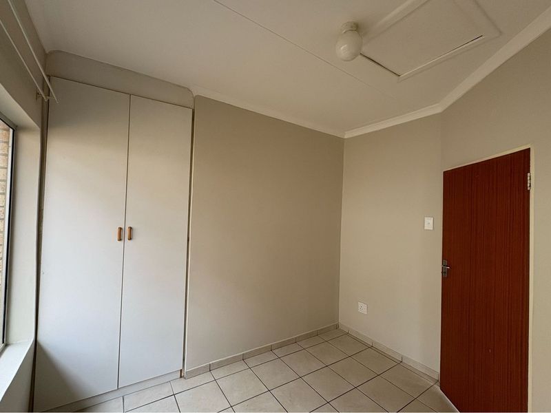 3-Bedroom Townhouse in Secure Pioneer Park Complex - Photo 6