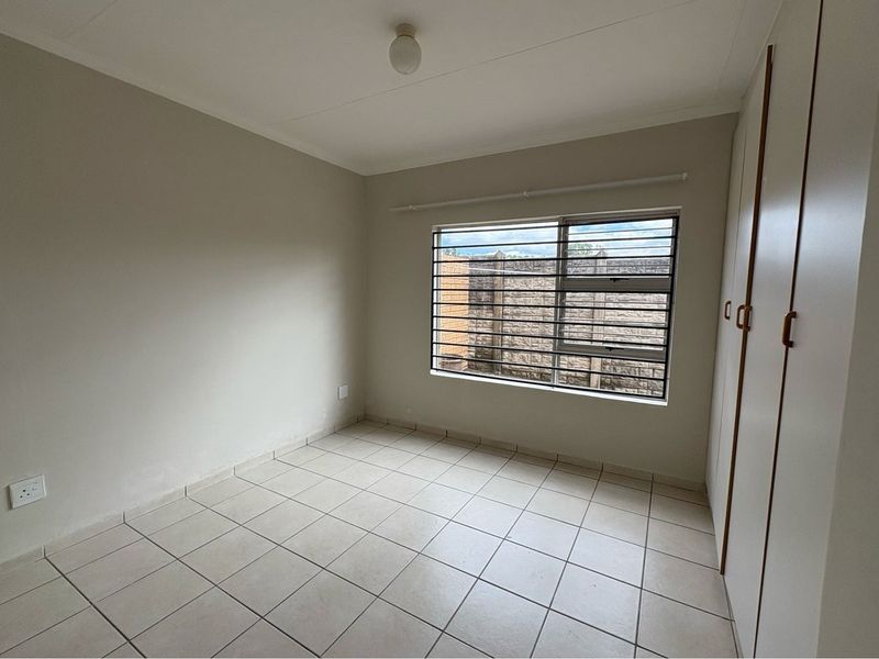 3-Bedroom Townhouse in Secure Pioneer Park Complex - Photo 5