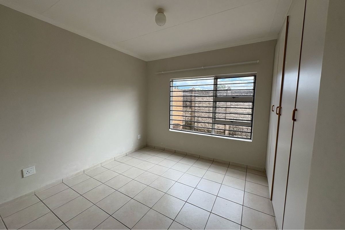 3-Bedroom Townhouse in Secure Pioneer Park Complex - Photo 5