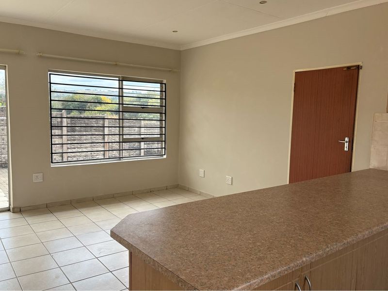 3-Bedroom Townhouse in Secure Pioneer Park Complex - Photo 3