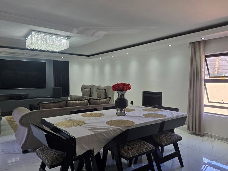 Newly Renovated Masterpiece in Upscale Aerorand - Luxury and Modern Living Redefined! - Photo 7