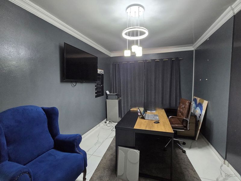 Newly Renovated Masterpiece in Upscale Aerorand - Luxury and Modern Living Redefined! - Photo 9