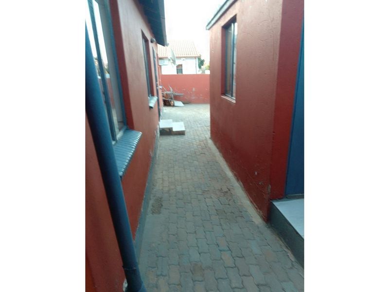 3 Bedroom house for Sale in Mahube Valley - Photo 10