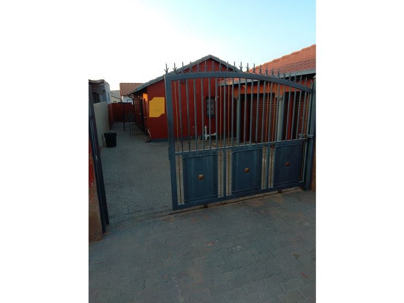 3 Bedroom house for Sale in Mahube Valley - Photo 2