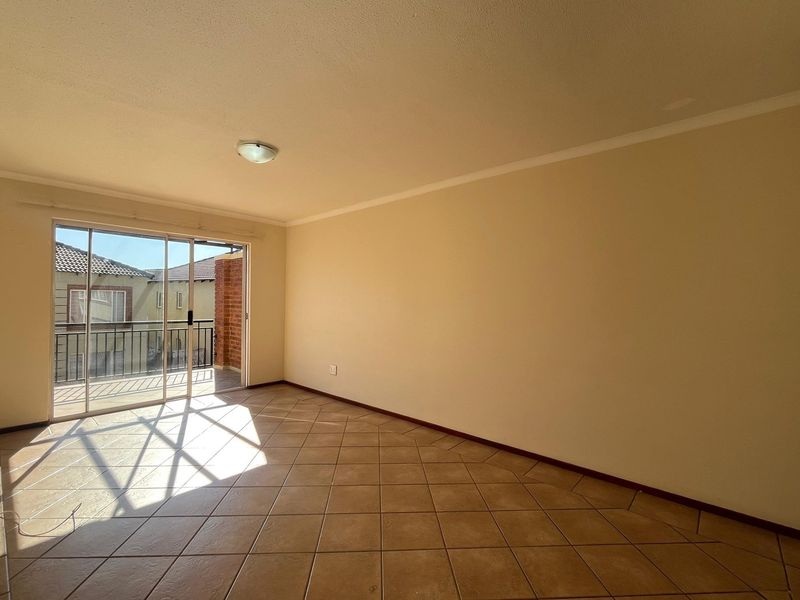 Modern 2-Bedroom Townhouse with Balcony for Sale in Montana Tuine - Photo 6