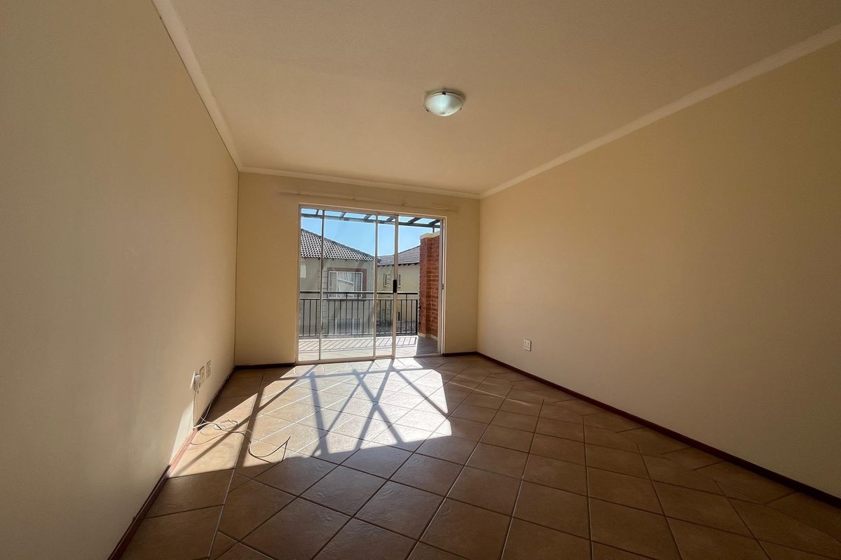 Modern 2-Bedroom Townhouse with Balcony for Sale in Montana Tuine - Photo 5